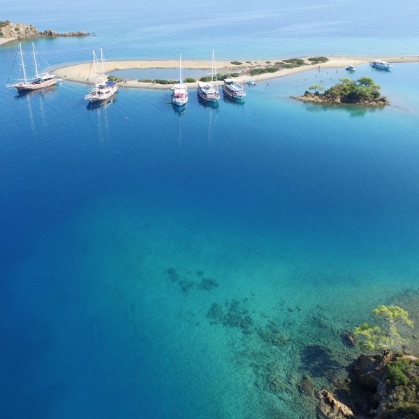 12 Adalar Yelkenli Tekne Turu